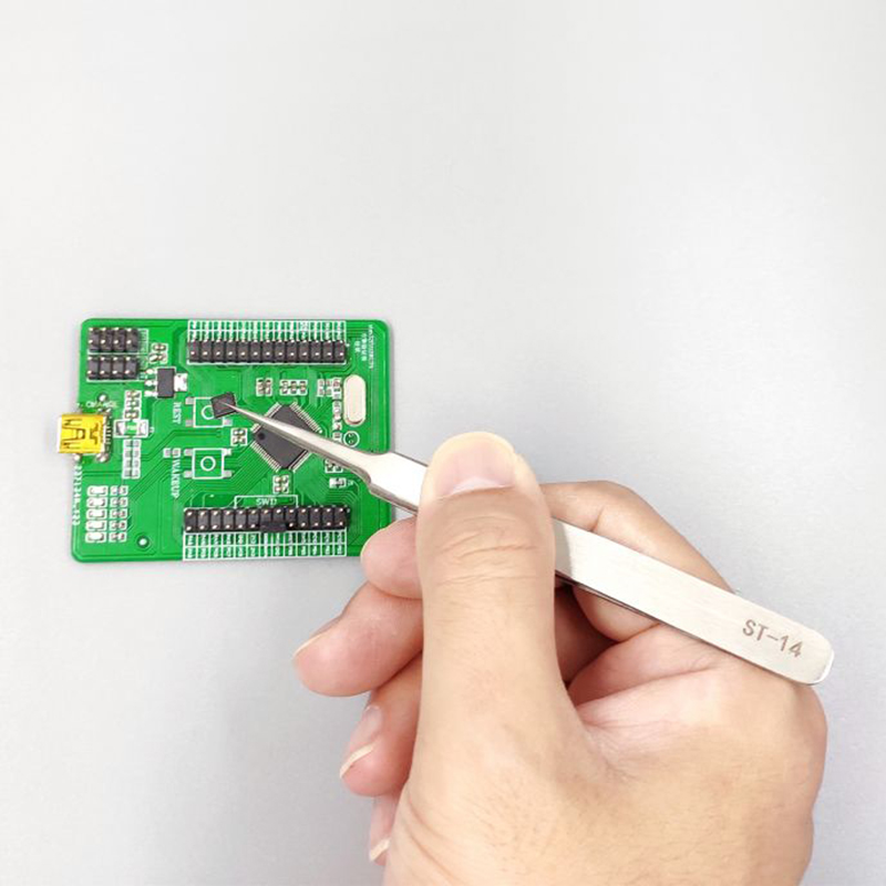 Immaculatam ferro tweezers